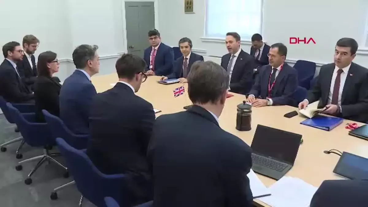 Enerji Bakanı Bayraktar, Londra’da Önemli İşbirlikleri İçin Anlaşma İmzaladı
