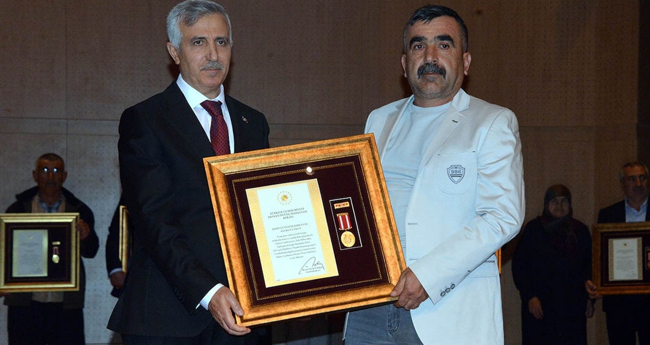 32 yıl sonra madalya verildi