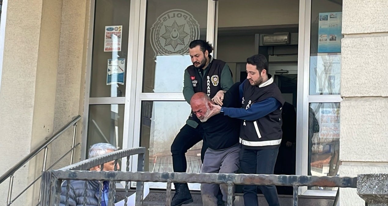 Alacak kavgasında komşularını öldürdüler! Babayla oğul tutuklandı